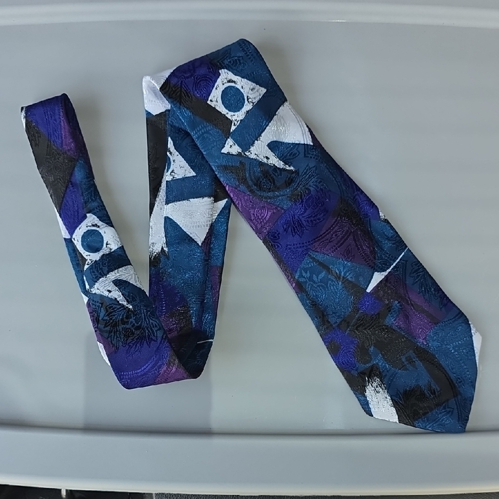 (J28) Stylish Geometric Blue and Purple Tie